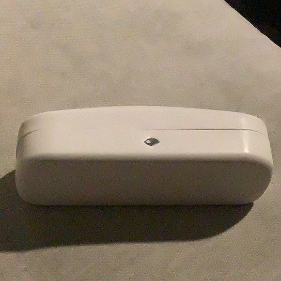 AUTHENTIC SWAROVSKI WHITE HARD CLAMSHELL CASE - Picture 2 of 5